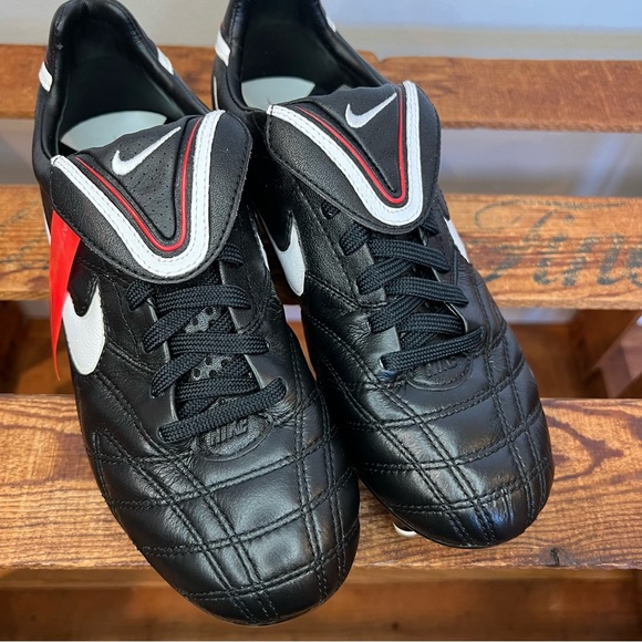 New Nike Tiempo Legend III FB Soccer Cleats Black and Red Women’s 6 - Picture 11 of 12